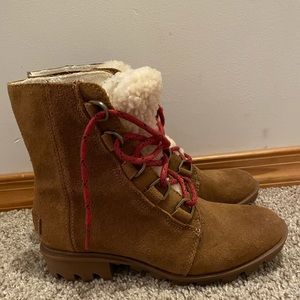 Worn once sorel boots!